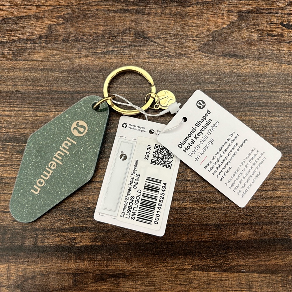 NWT Lululemon Diamond-Shaped Hotel
Keychain - Evergreen Glitter Shimmer